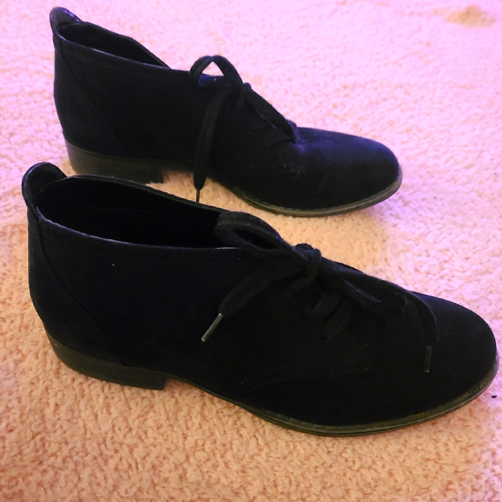Tie suede black shoes, low heel,size 8